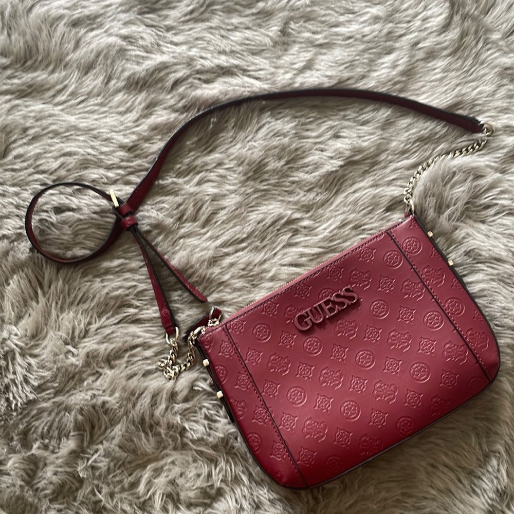 Guess Purse. Burgundy.